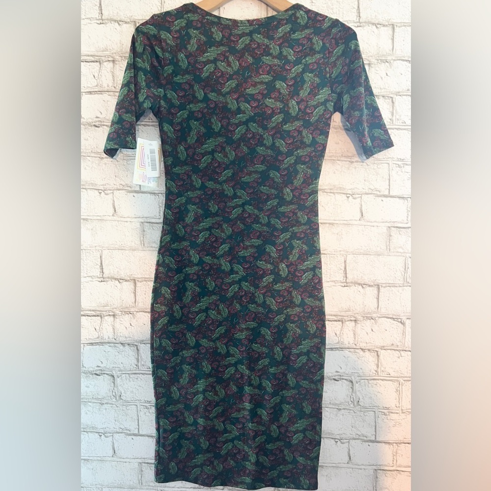 NEW!! Short Sleeve T-Shirt Julia Dress LuLaRoe size XXS Holly Berries - Picture 2 of 10